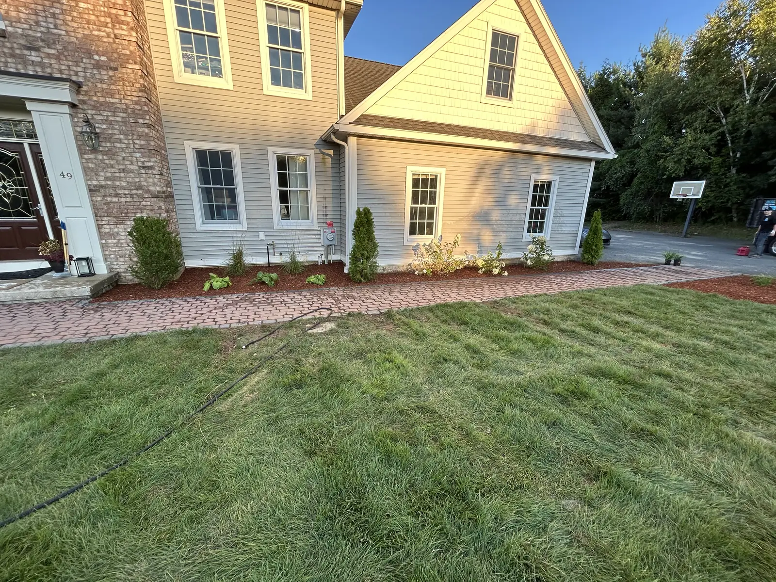 The finished bed along the front walk